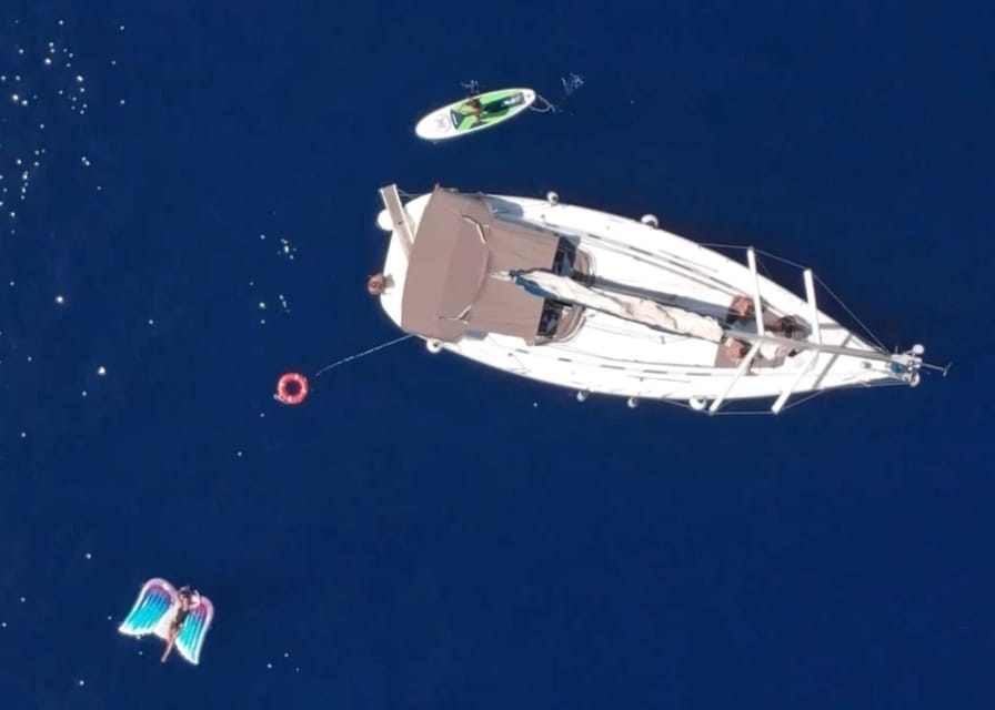 Barcelona : 2 hours Sailing tour with snacks and drinks - The two-hour route and its major sights