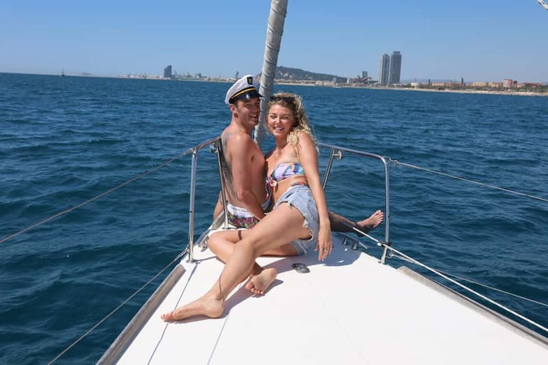 Barcelona 2h private sailing tour for 11 with local Skipper - Seeing the old port and Maremagnum