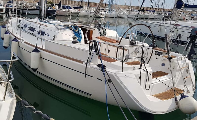 Barcelona 2h private sailing tour for 11 with local Skipper - A short swim near La Barceloneta