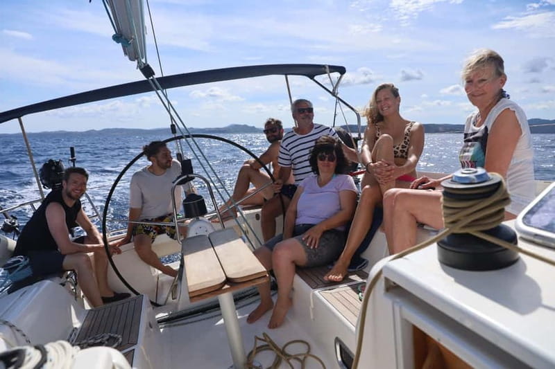 Barcelona 2h private sailing tour for 11 with local Skipper - Returning to Port Olímpic under sail