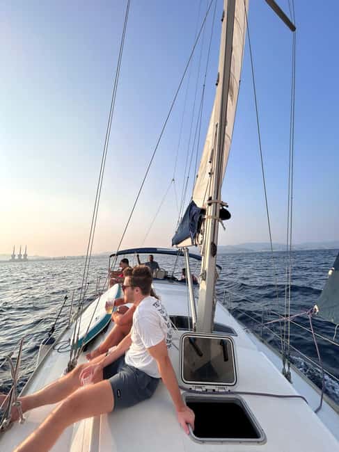 Barcelona Badalona : Sailboat Tour, Snacks, Drinks, Swimming - The host makes the difference