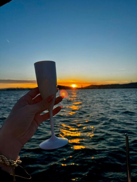 Barcelona: Boat trip with cava in amazing sailboat - Practical details that affect your day