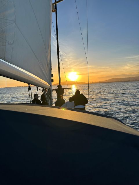 Barcelona: Boat trip with cava in amazing sailboat - Music, cava, drinks, and the feel of the boat