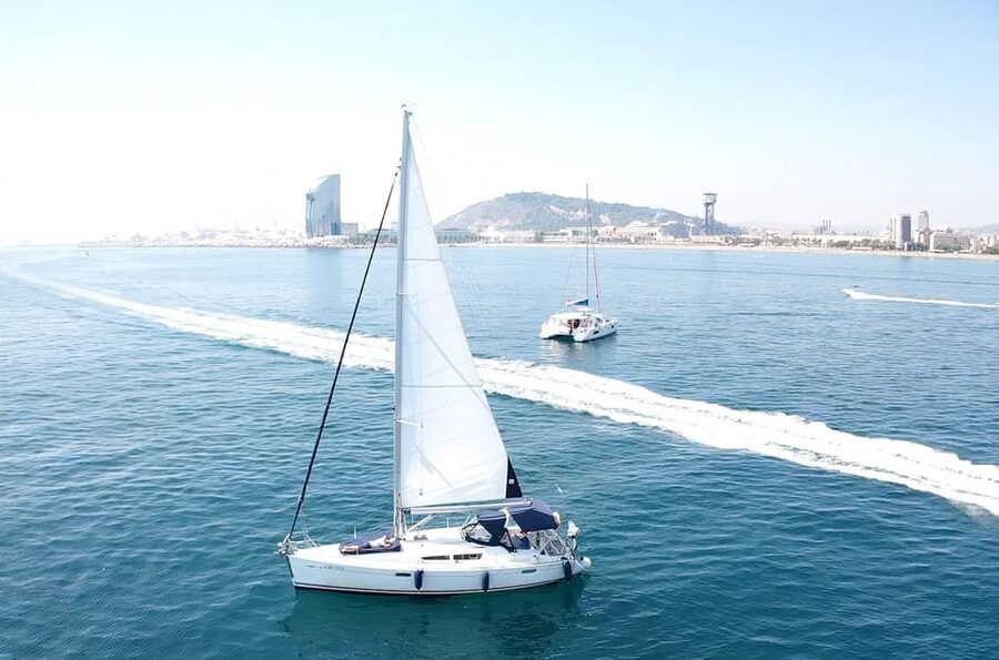 Barcelona: Boat trip with cava in amazing sailboat - Who will enjoy this boat trip most?