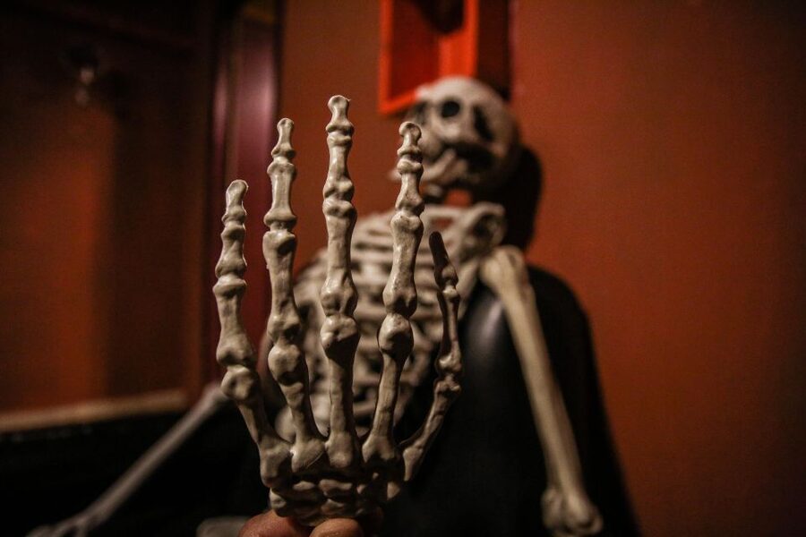 Barcelona: Escape Room Experience and Sailing Cruise - Why the escape room works best with the right group