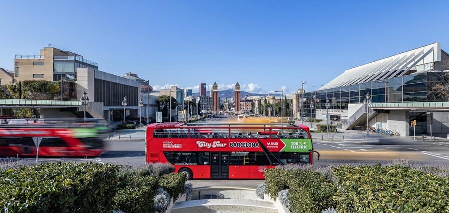 Barcelona: Hop-On Hop-Off Bus with Sailing Cruise - The green East route: Sagrada Familia and Park Güell