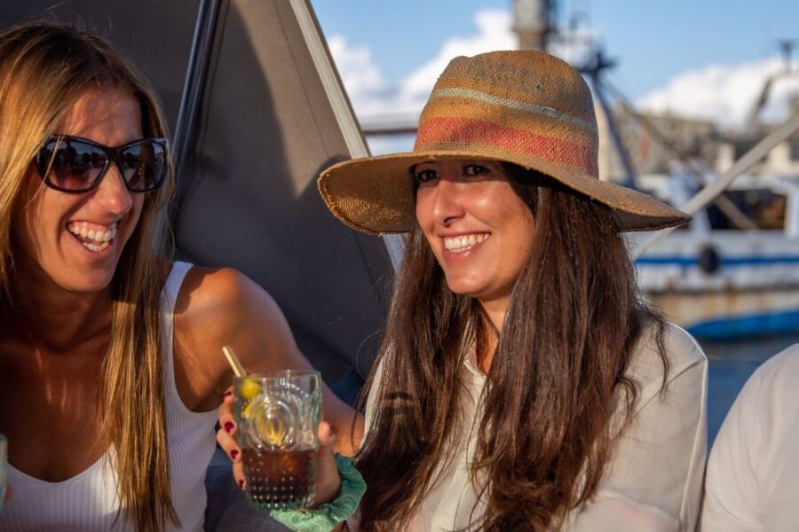 Barcelona: Local Tapas and Drinks Sailing Adventure Tour - Meeting the boat at Sailing Tours Barcelona