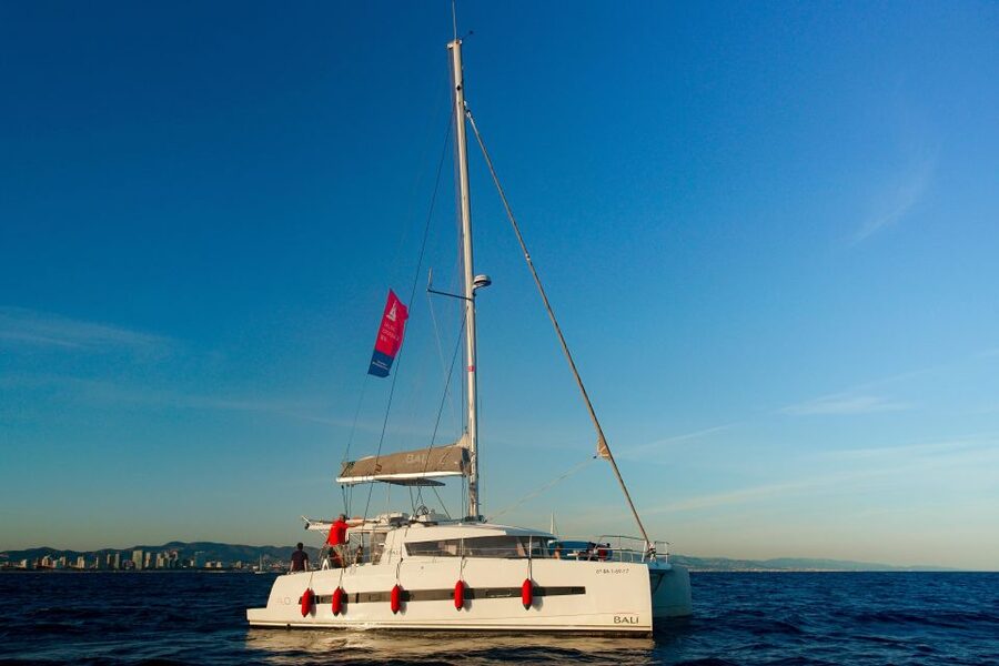 Barcelona: Lunch or Dinner on the Mediterranean Sailing Tour - Should you book this Barcelona sailing meal?