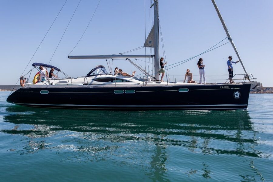 Barcelona: Private Luxury Sailing Tour - Practical details before you book