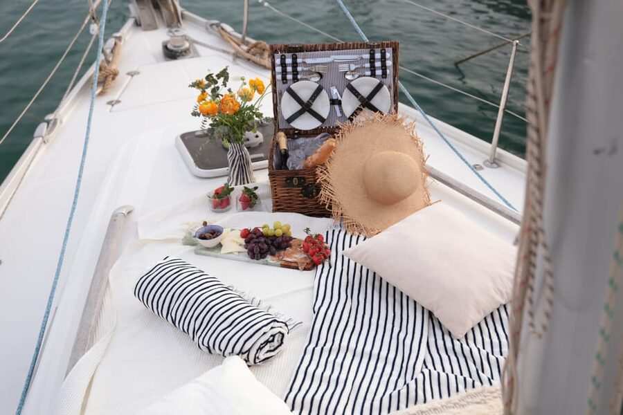 Barcelona: Private Romantic Sailing Tour with Drinks - Barceloneta and the Open Coast
