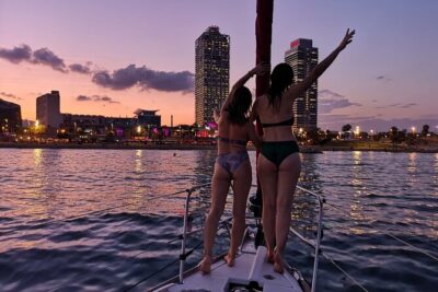 Barcelona Private Sailing Tour with Drinks for Family and Friends