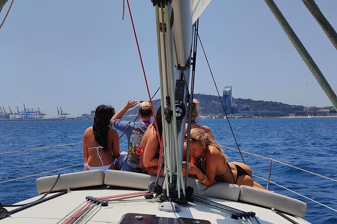 Barcelona Sailing Experience 2 hs w/Premium Snacks & Drinks - Leaving from Port Olímpic