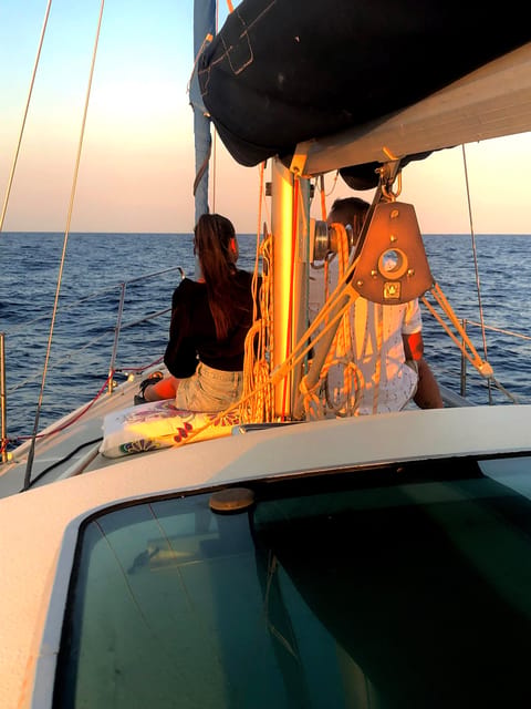 Barcelona: sailing experience, excursions lasting 2h - Morning, afternoon, or sunset?