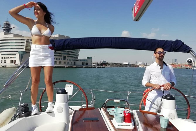 Barcelona Sailing Experience: Spanish Tapas and Premium Open Bar - Group size and the social feel