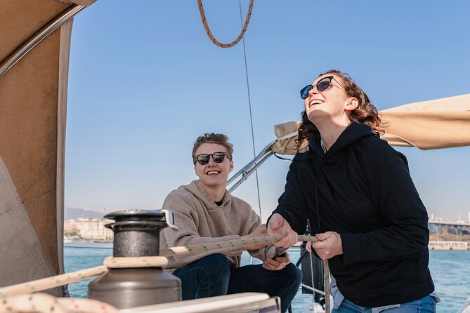 Barcelona Sailing: Light Snacks & Open Bar with Private Option - What the private option changes