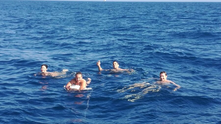 Barcelona Sailing Tour Drinks, snacks Swim & Stunning Views - The crew makes the difference