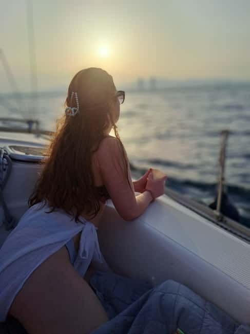 Barcelona: Sailing Tour with Drinks and Snacks - The final 30 minutes back to the harbor