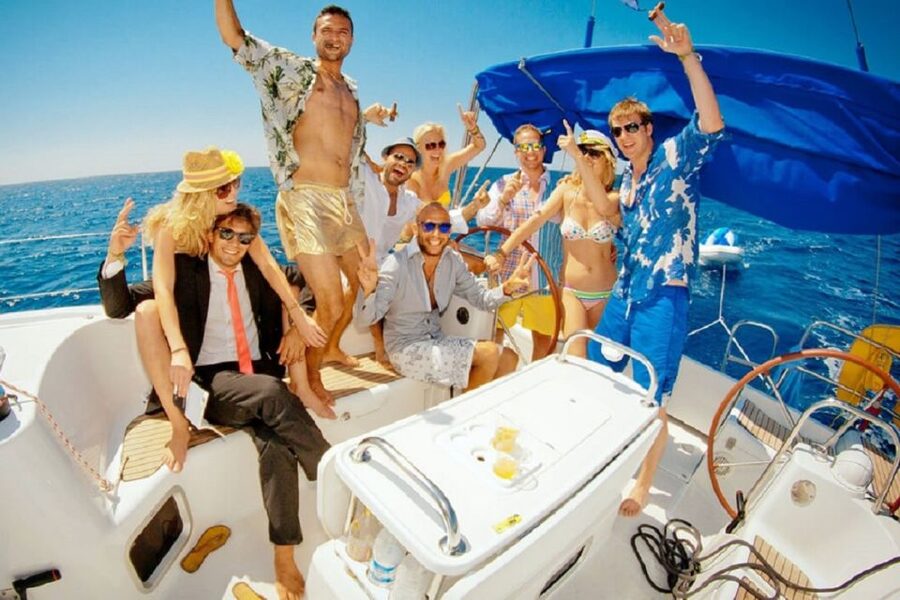 Barcelona: Sailing tour with open bar and aperitive - Why Barcelona looks better from a sailboat