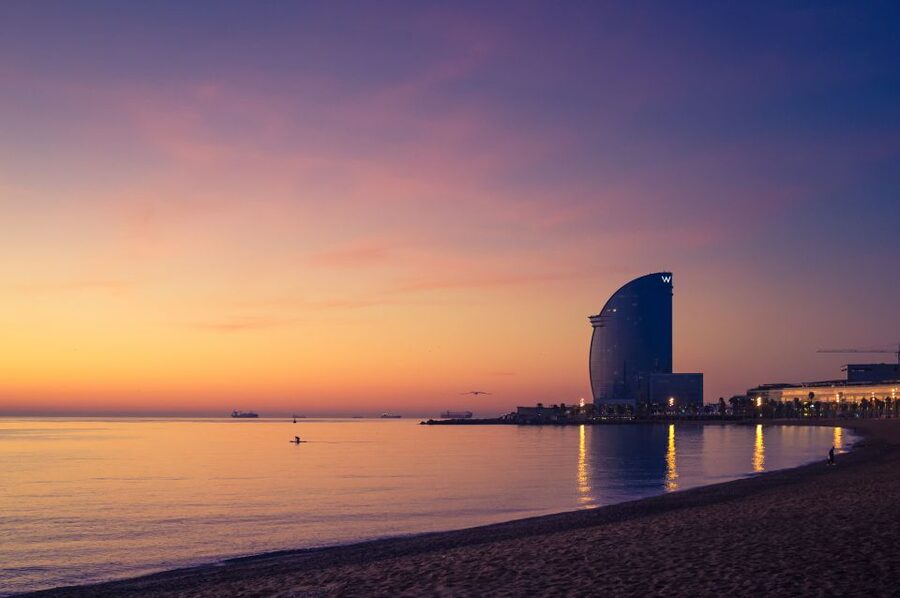 Barcelona: Sailing tour with open bar and aperitive - Should you book the Barcelona sailing tour?