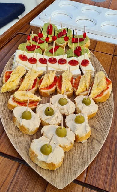 Barcelona: Sailing Tour with Spanish Tapas and Drinks - Sailing Barcelona from Port Olímpic