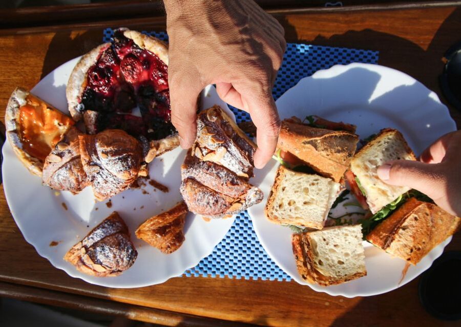 Barcelona: Sailing Tour with Spanish Tapas and Drinks - The captain makes the difference