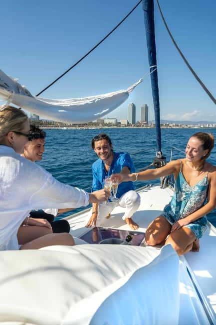 Barcelona: Sailing Tour with Young Local Captain & Drinks - The first 35 minutes: Port Vell and the old harbor