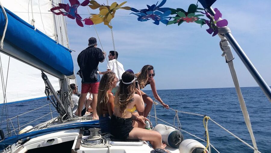 Barcelona: Sailing Trip with Drinks and Snacks - Why the local crew makes a difference