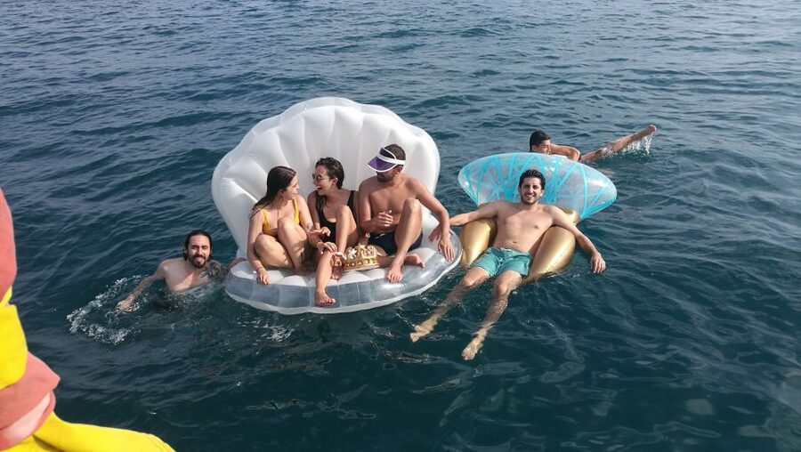Barcelona: Sailing Trip with Drinks and Snacks - Is $40 good value for 90 minutes?