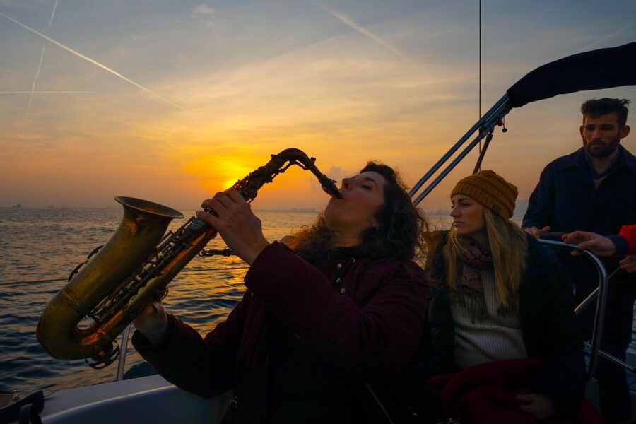 Barcelona: Sunset Live Sax and Sailing Experience with Tapas - Who will enjoy this sailing experience?