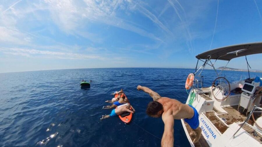 Barcelona: Sunset Sailing Experience with Snacks and Cava - Seeing Sagrada Família and Tibidabo from offshore