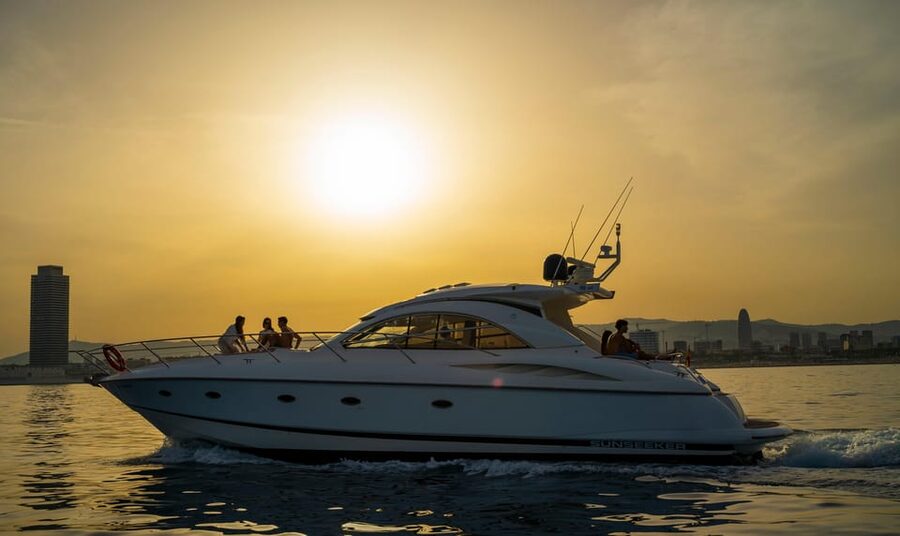 Barcelona: Sunset sailing in yatch with wine and snacks - Practical tips for a better evening