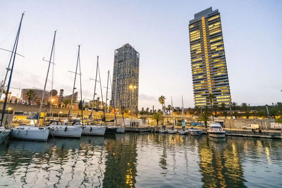 Barcelona Sunset Sailing with Gin Tonic Workshop Option - What the two-hour format feels like