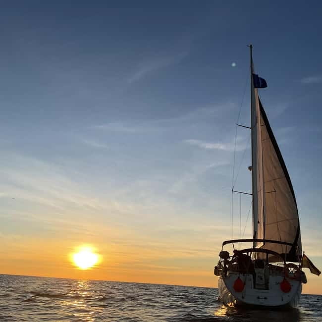 Barcelona Sunset Sailing with Yacht Sashi - The sunset setting and the small-group feel