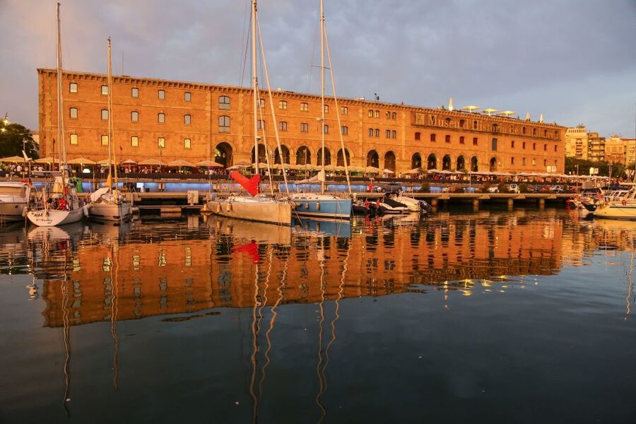 Barcelona: Unique Sunset Sailing Tour with Tapas & Open Bar - What the two hours feel like