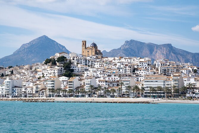Bay trip in Calpe or Altea with a sailing catamaran - What the cove stop adds