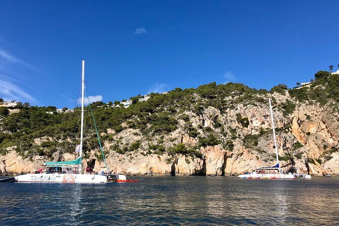 Bay trip in Calpe or Altea with a sailing catamaran - A realistic look at the timing