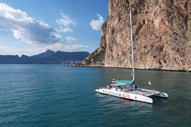 Bay trip in Calpe or Altea with a sailing catamaran - Boarding, seating, and the group size