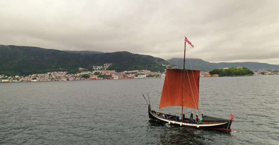 Bergen: Viking Ship Sailing Experience and Sightseeing Trip - Meeting the boat at Dreggekaien