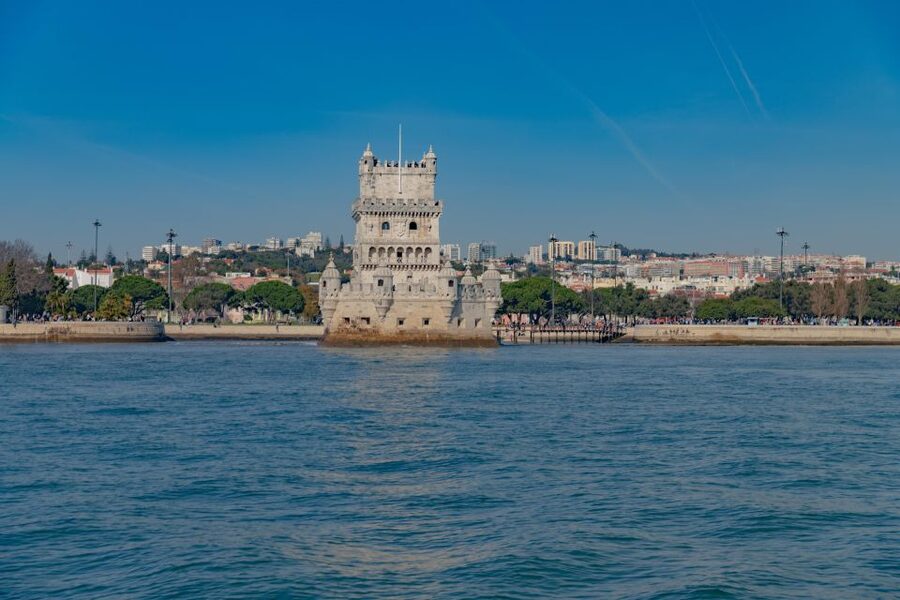 ⛵Bluemotion Lisbon⛵: Wine tasting w/ Sommelier on a sailboat - MAAT and the return to the marina
