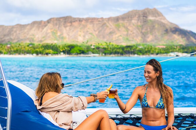 Board from Waikiki Beach for Aloha Hour Sail on Hāwea Catamaran - Setting sail from the Duke Kahanamoku Statue
