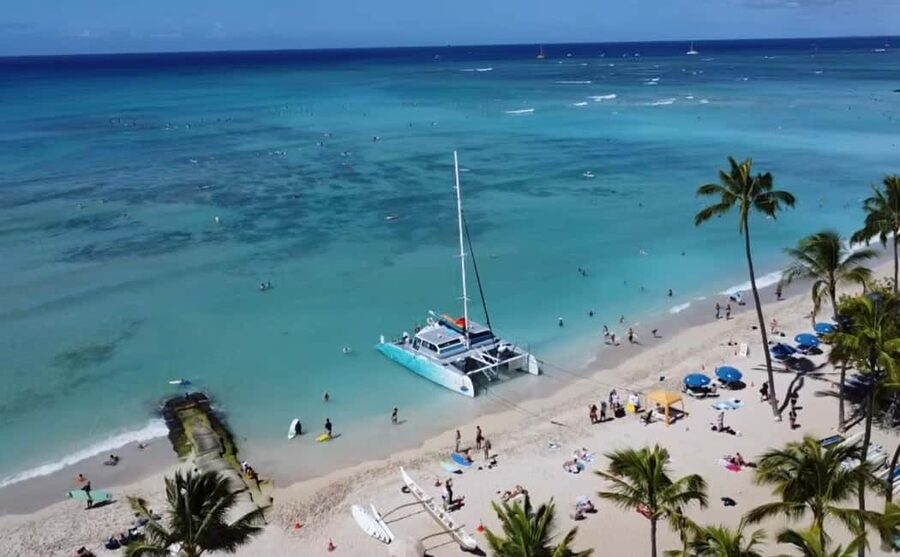 Board from Waikiki Beach: Friday Night Fireworks sail - Should you book this Friday night sail?
