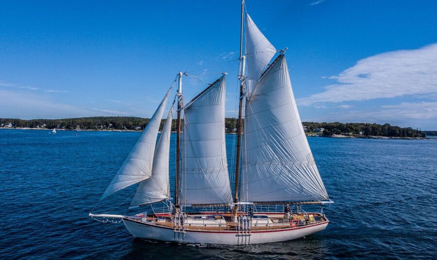 Boothbay Harbor: Scenic Schooner Cruise - Pier 1 and the first minutes aboard Eastwind
