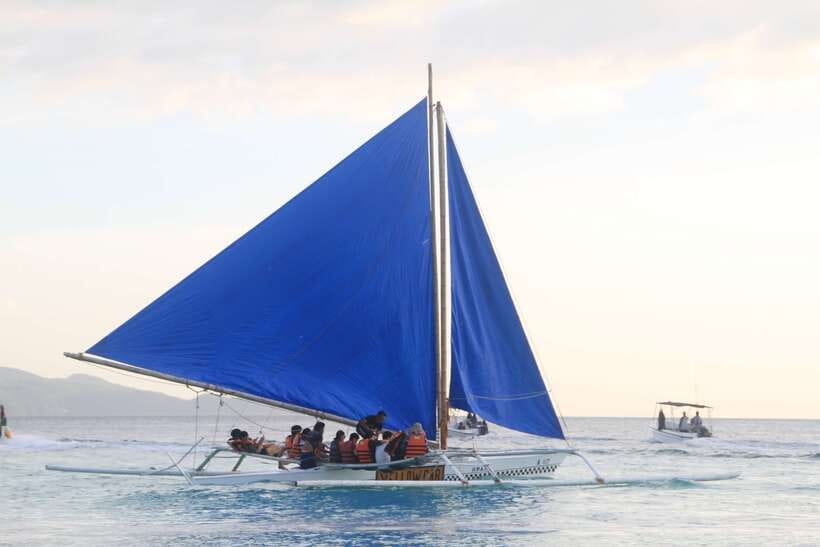 Boracay: Private Traditional Bamboo Boat Sailing Tour - A traditional paraw, not a fast sightseeing boat