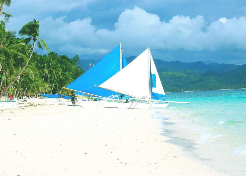 Boracay: Private Traditional Bamboo Boat Sailing Tour - What the one-hour sailing actually includes