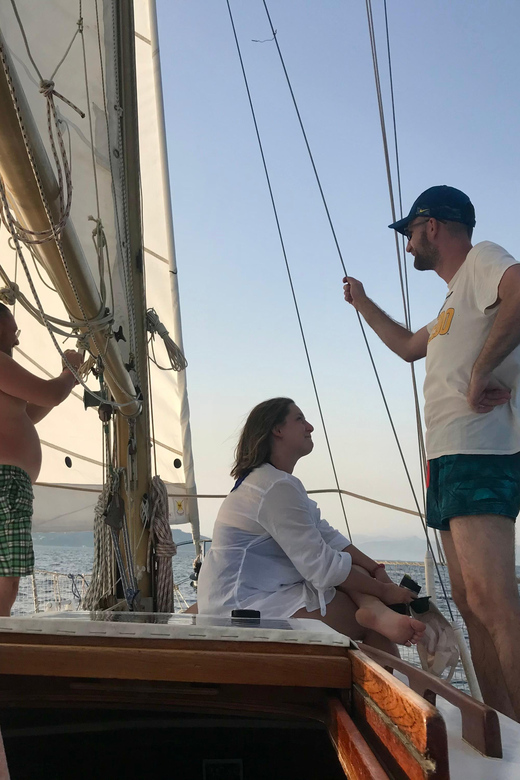 Bretagne Brest : Private Sailing charter Mer d’Iroise - Coastal sights, fortresses, and lighthouses