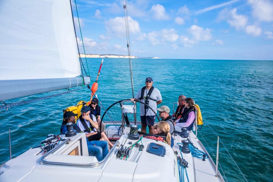 Brighton: Sailing Trip with Drinks - The crew makes the difference