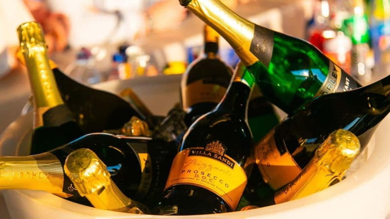 Budapest: Sip and Sail River Cruise with Unlimited Prosecco - Unlimited Prosecco, cocktails, and the real bar setup