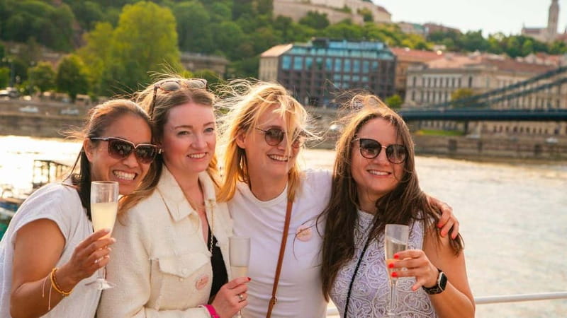 Budapest: Sip and Sail River Cruise with Unlimited Prosecco - Music, atmosphere, and the age question