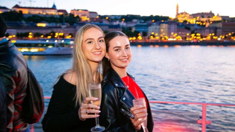 Budapest: Sip and Sail River Cruise with Unlimited Prosecco - Why the sunset timing matters