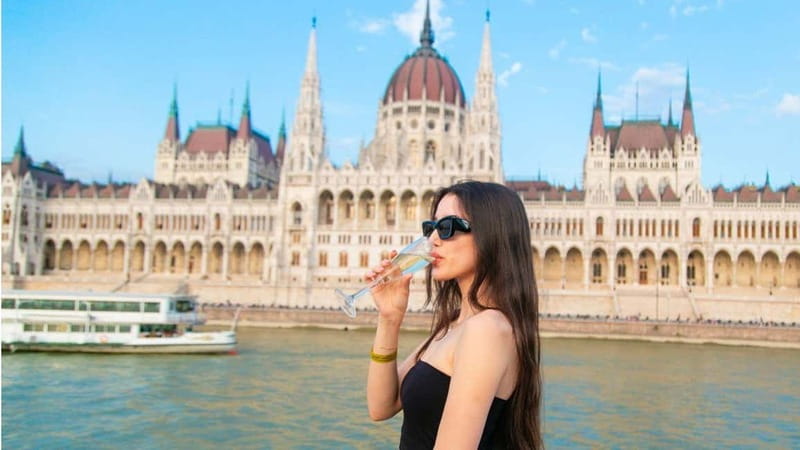 Budapest: Sip and Sail River Cruise with Unlimited Prosecco - A 75-minute view of Budapest from the Danube